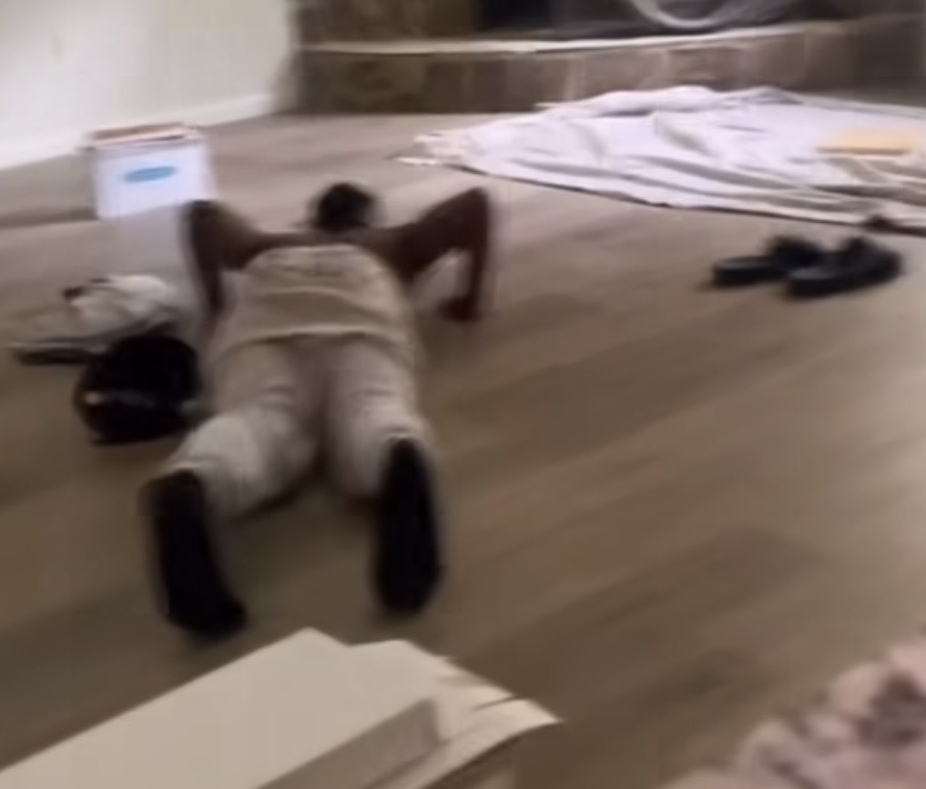 DL🦶Locker tweet media