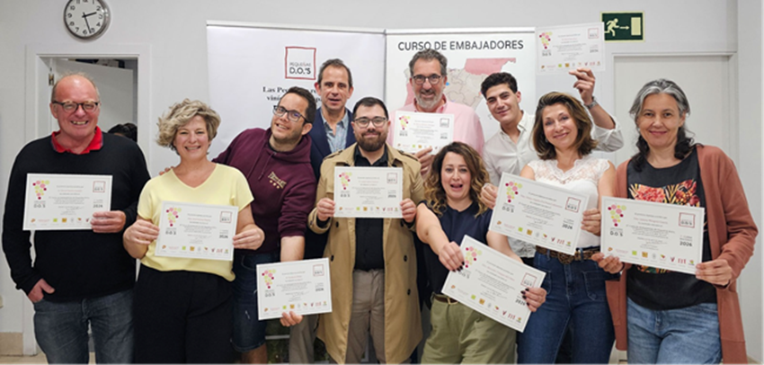 PequenasDos's tweet photo. Con la Pequeña DO @doelhierro finalizó el pasado viernes, el "1er Curso de Embajador de Vinos de Pequeñas D.O.'s", en el que 9 pequeñas regiones vinícolas españolas nos han explicado la diversidad de sus regiones y hemos catado más de 30 vinos https://t.co/yrMn0ZziXE