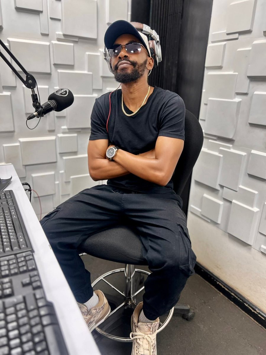 thegudSamartan's tweet image. Wagwan my G's Come catch a vibe with the master 👊🏾 @AndyYoung254
On @HomeboyzRadio 103.5 gud vibes  I tell u 🫵🏽🔥 #Jamsession