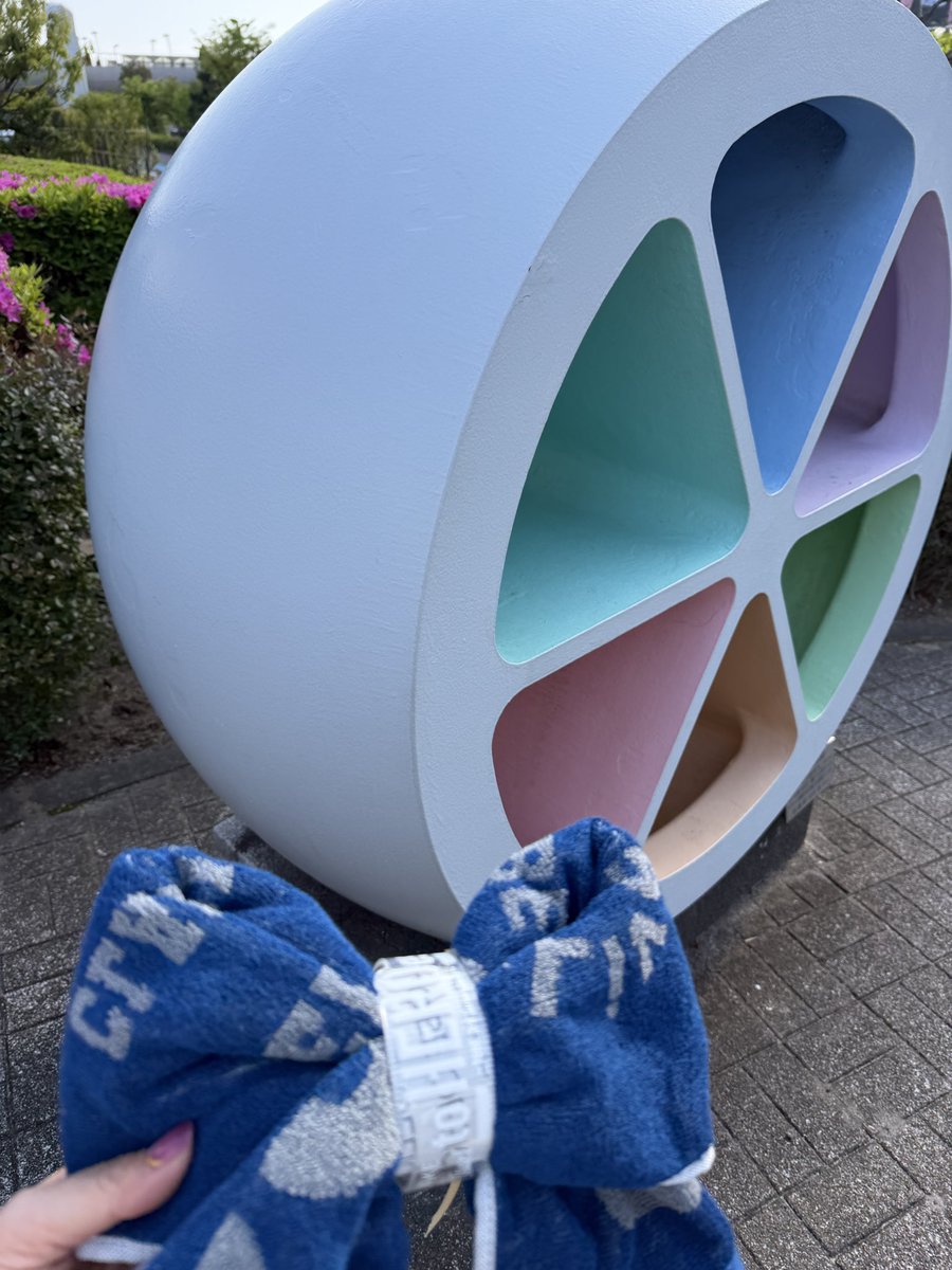 soracolorful's tweet photo. 私みたいな超弱小アカウントでもご本人に届いたらいいな。
バンテリンドーム正面階段下のモニュメント前で拾いました。可愛くリボンにされてるタオル。お心当たりの方はご連絡下さいませ。
#拡散希望
#TOBE 
#TOBEドーム
 #バンテリンドーム
 #TOBE_toHEROes_3rd https://t.co/jTtc8qe9Q0