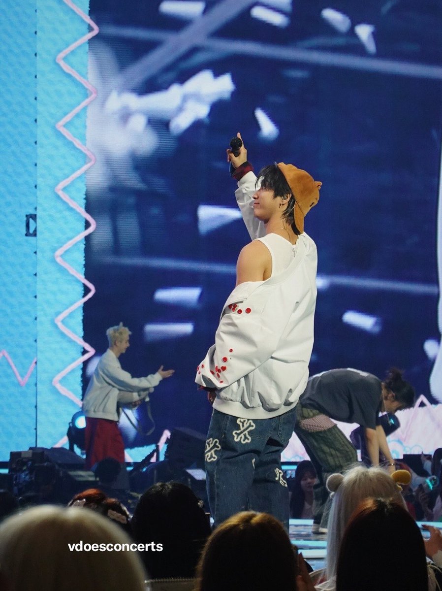 v 🕯️ tweet media