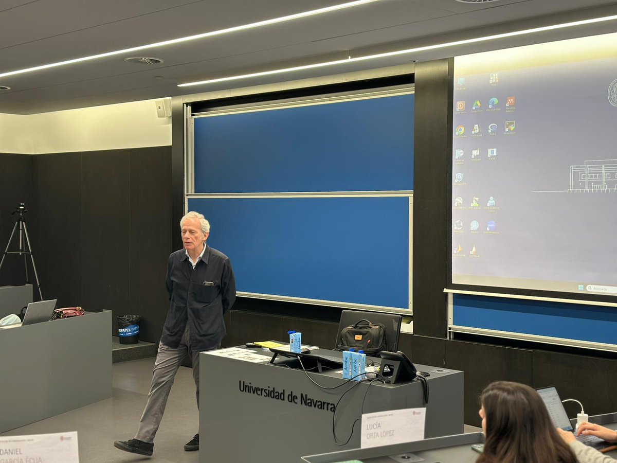 megec_unav's tweet image. Este fin de semana comenzó sus sesiones @jmirisarri, CEO de @onza_tv. José María es un directivo de gran prestigio con una experiencia dilatada en el sector #audiovisual que ha acompañado generosamente al máster desde su comienzos. ¡Muchas gracias! #Management4Creatives