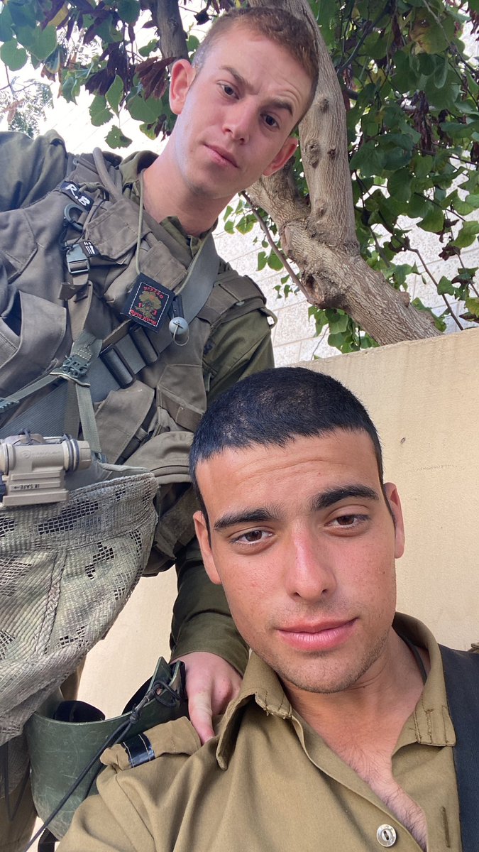 עילי שליט tweet media