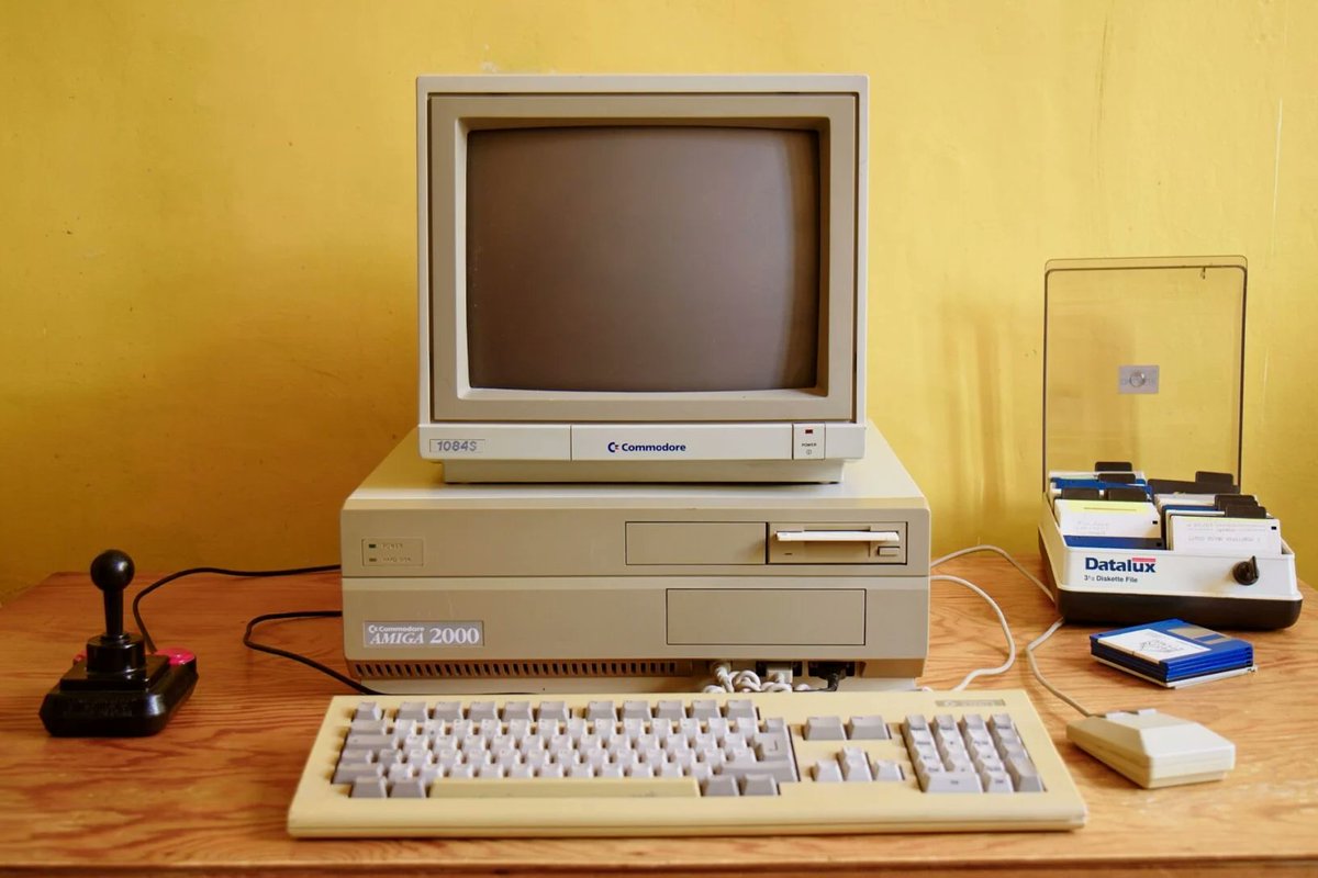 emiliemarquois's tweet image. #InfoInternetDuJour 🌐 Avant septembre 1993, Internet était un paradis de nerds et d'universitaires. Pas de spam, pas de pub. Juste des conversations "spectaculaires" sur Usenet. Une époque si pure qu'on la compare à Athènes en 500 av. J.-C. Vous vous souvenez ?

#Internet