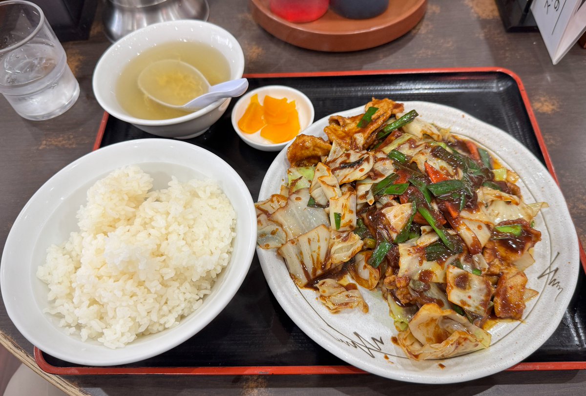 797binbo's tweet image. #神谷町 #kamiyacho #tokyo 
#恵比寿天下一
ホイコーロー定食
暖かくなり味が濃厚なホイコーロー定食を注文。キャベツの千切りの上げ底なく完全なる昭和日式の大量のホイコーロー。本郷郵便局横にあった「堀川のホイッコロ定食」を思い出す美味しさ。
#ランチ #昼飯 #lunch #定食 #setmeal