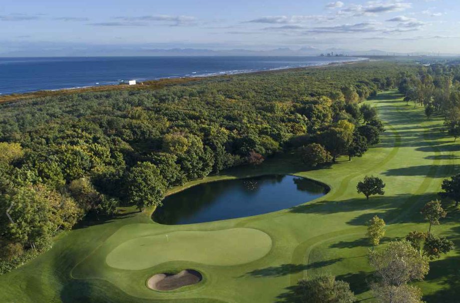 golfdigestjapan's tweet image. 北海道の名門「小樽カントリー倶楽部」でプレーするチャンス⛳
一人参加大歓迎、2泊3日2ラウンド、または3ラウンドするゴルフツアーをご紹介✈️
宿泊は札幌の中心部でプレー後はグルメも満喫❗️ぜひ参加してみませんか？
#ゴルフ #旅行 #北海道
👇詳しくはコチラをチェック！
golfdigest-play.jp/travel_s/s1677…