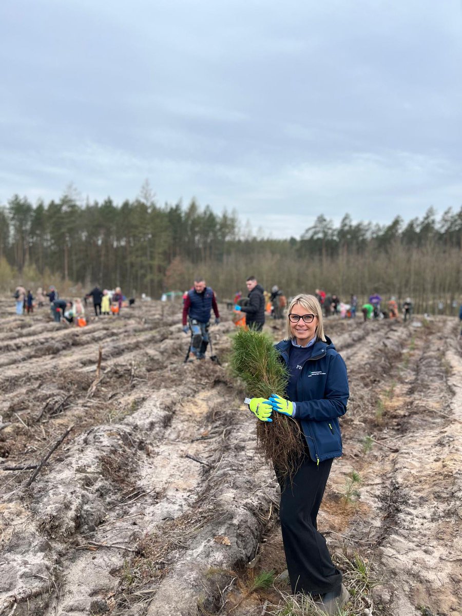 pioringovpl's tweet photo. PIORiN włącza się w akcję sadzenia lasu w Góralach! 🌲
🍃Poza godzinami pracy inspektorzy PIORiN również nie wyobrażają sobie życia bez roślin.
🌿Dziękujemy za zaproszenie i wspólne działanie z Nadleśnictwem Brodnica.
https://t.co/NCGqSyznkm
#PIORiN #WIORiN #Lasy #SadzenieLasu https://t.co/K4IR52GDQY