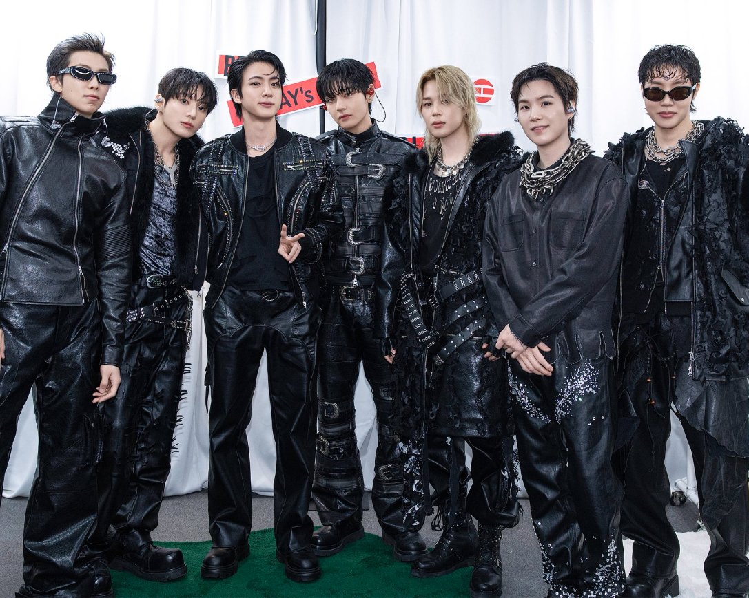 About Music tweet media