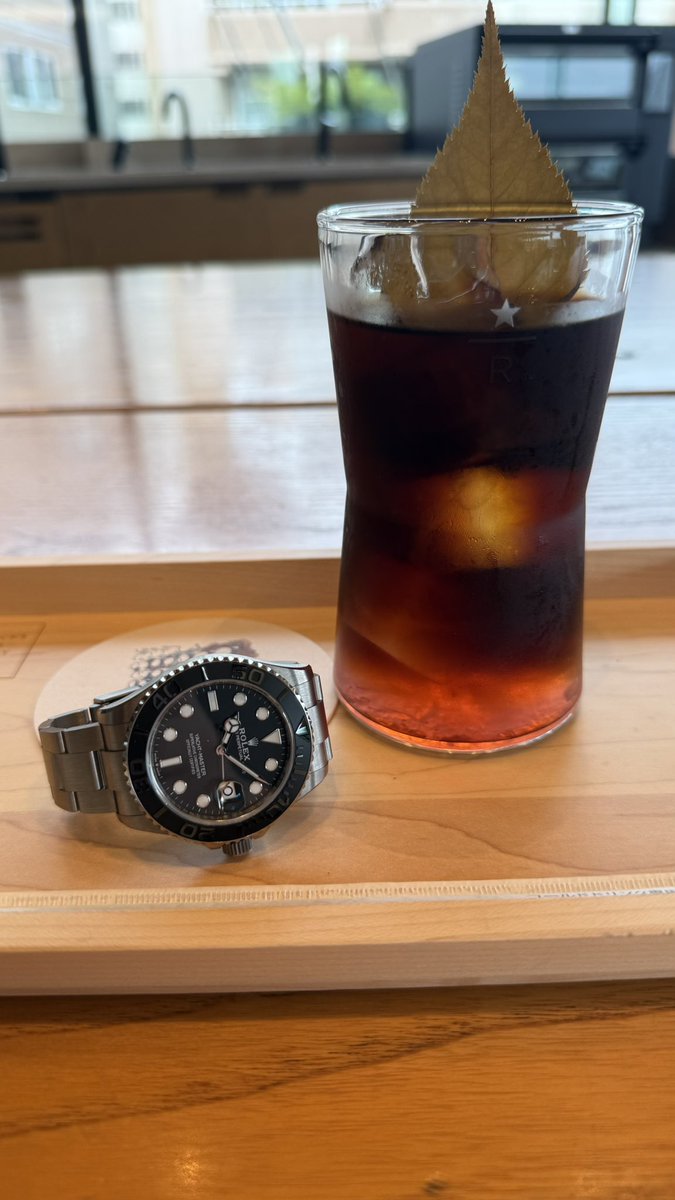 master_ark's tweet photo. ロースタリーで一息
やっぱバレルエイジド好きだわ🥃

#ロレックス
#ヨットマスターチタン 
#226627
#rolex
#さくらバレルエイジドコールドブリュー https://t.co/BtUHdQyW15