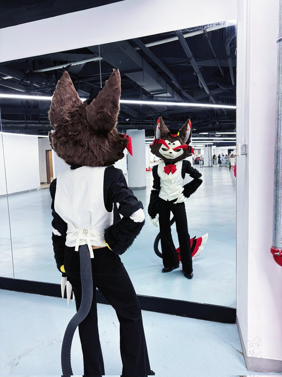 axthefox1's tweet photo. ♠️❤️♦️♣️#hazbinhotel #husk #cosplay https://t.co/x9jpzKdID7