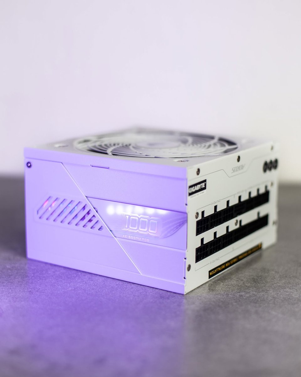 GIGABYTE_DE's tweet image. GIGABYTE AORUS AERO GiMATE AI TOP GAMING POWER 😎

GIGABYTE AORUS ELITE P1000W 80+ Platinum Modular PCIe 5.1 ICE

Dank an 💘🛠📸🎥💻: @ aorus_czsk

#GIGABYTE #AORUS #pcbuild #pcmr #gamer #custompc #liquidcooling