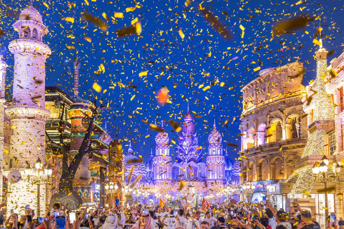 DubaiDET's tweet image. #Dubai's @GlobalVillageAE welcomes its guests back today starting from 5:00 PM.