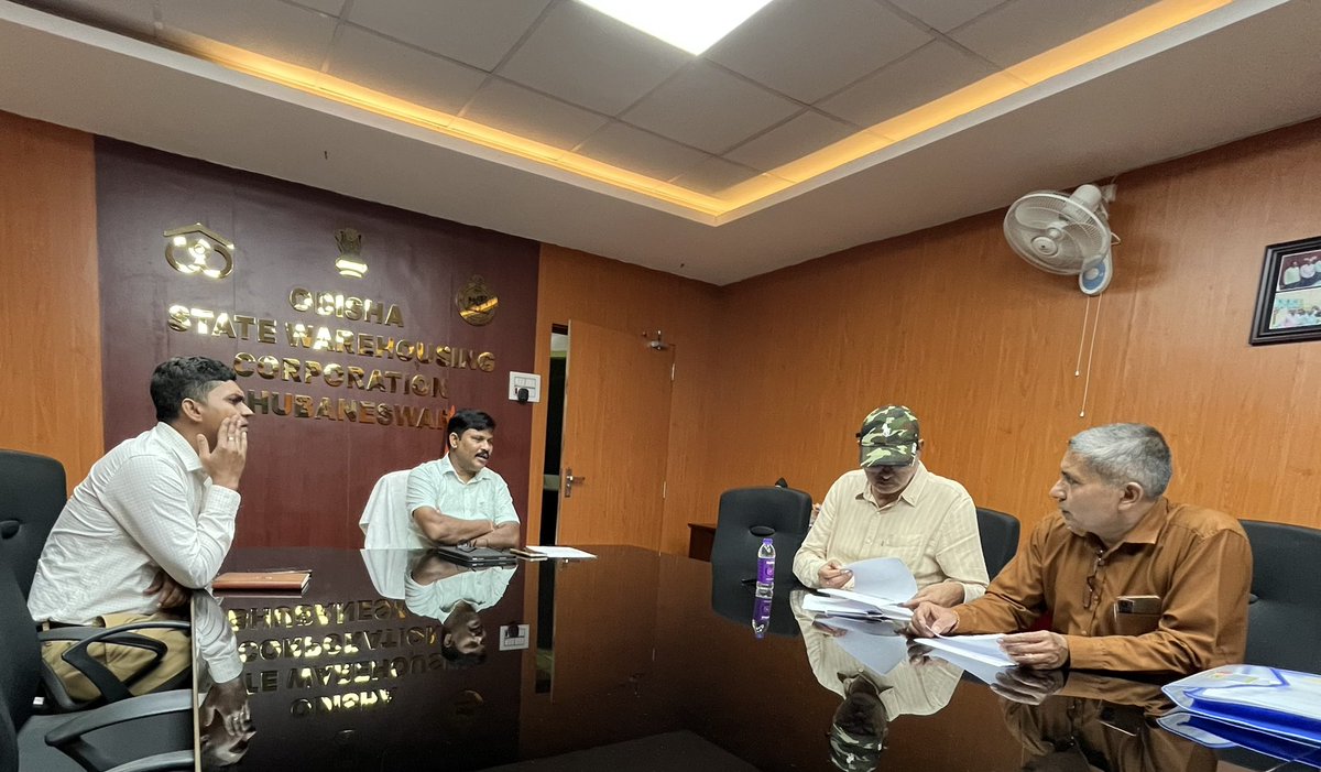 OSWC_Odisha's tweet photo. A delegation from @mpwlc visited OSWC  and had a detailed discussions on 16 &amp; 17 Apr 2016 on best practices in storage loss matter, logistics management, SOPs, and operational efficiency marking a significant step towards knowledge sharing and strengthening warehousing systems. https://t.co/PXUdwTuvRS