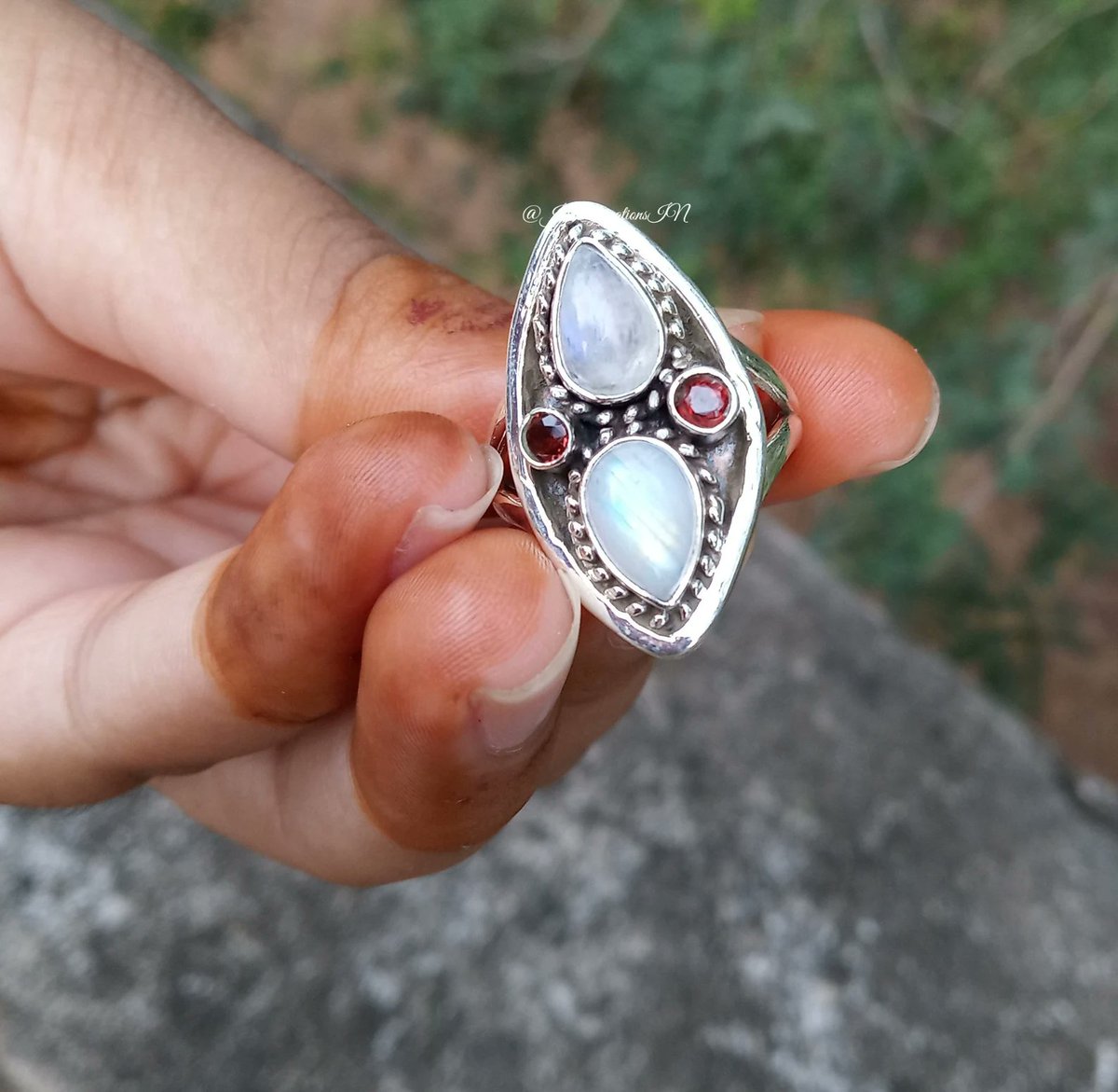 jewelrycreatio1's tweet photo. Natural Moonstone & Garnet Ring,925 Sterling Silver Ring,Healing Ring,Blue Flash Ring,Promise Ring,Boho Ring,Bridesmaid Ring,Multistone Ring
Buy At:
https://t.co/lpOlUb2Zbk
#Genuinemoonstonegarnetring #Delicatering #Bohoring #Statementring #Twostonering #Stackingring #Giftideas https://t.co/vmteZCVAuM