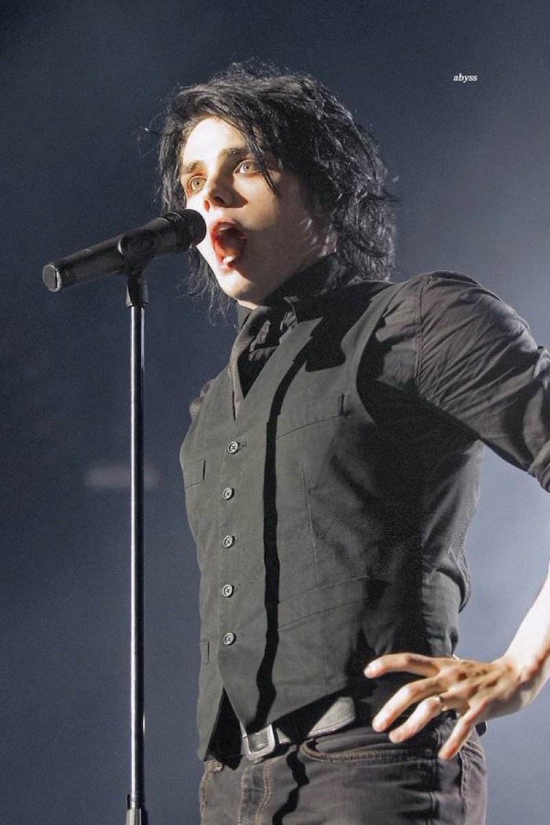 Emo Raviolposting ➡️ IEROWEEN L.A tweet media