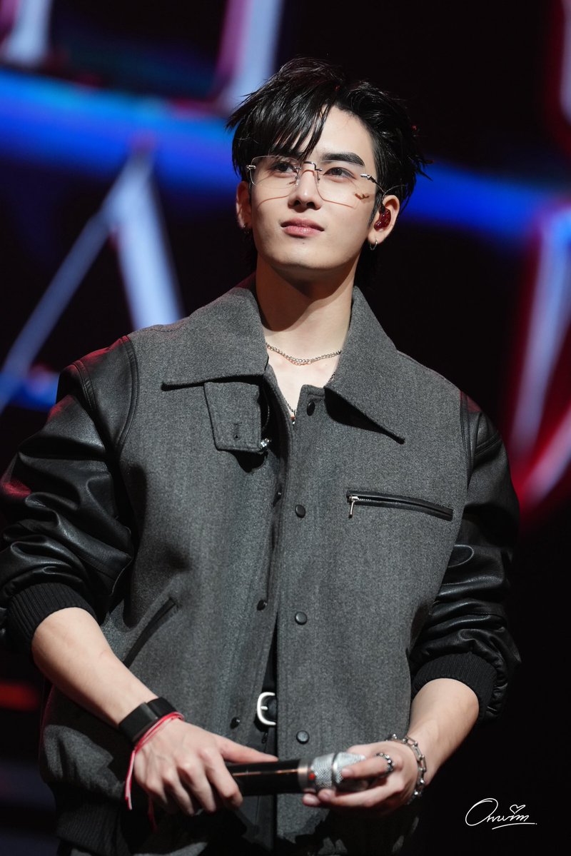 Trend for SANTA tweet media