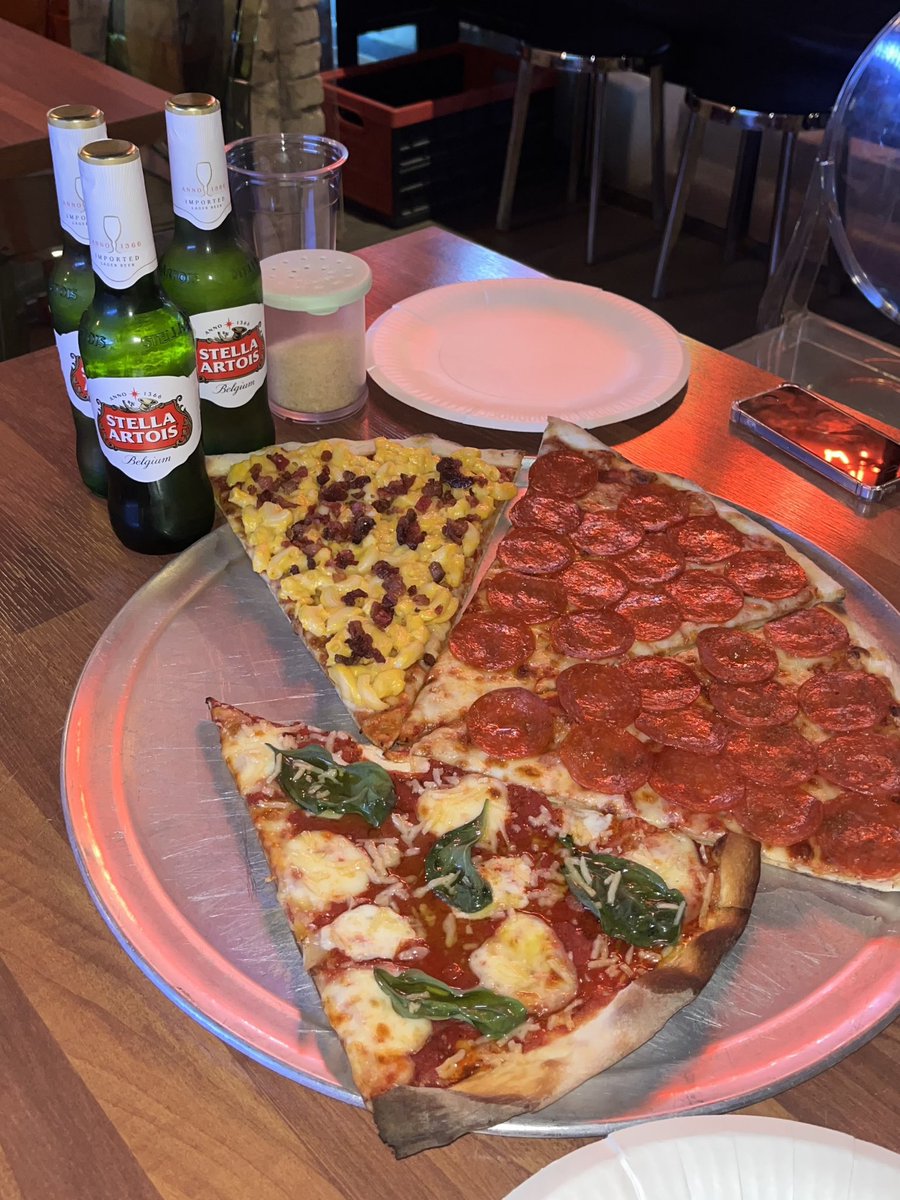 남산 올라가는 길 따라 벚꽃구경하고 이태원에서 피맥♡