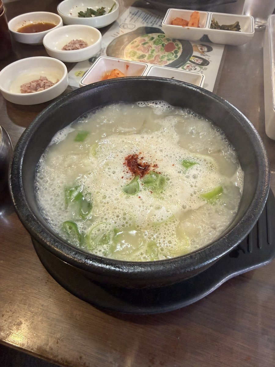 dogearist's tweet photo. 先週末生野のコリアタウンで久しぶりに友だちと昼飲みでオジェパメンでデジクッパ https://t.co/yVHVUYuaFE