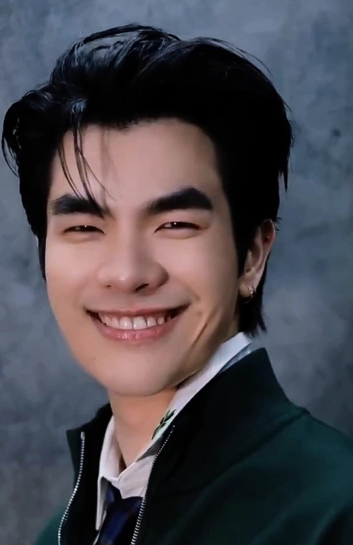 milephakGallery's tweet photo. 📸:💚💚💚

.
.gorgeous smile :) 

. #MilePhakphum 
. https://t.co/YxjDHj1INS