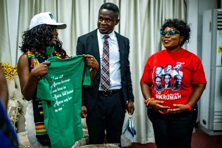 knmpgovgh's tweet photo. Welcoming @LillianChipeso where history meets great moments and even greater company. She was also presented with special souvenirs from the Kwame Nkrumah Memorial Park to mark the visit 🎁
#KwameNkrumahMemorialPark #GhanaTourism #Goshers #Zambia #VisitGhana #HeritageVibes https://t.co/rPtjHhHm72