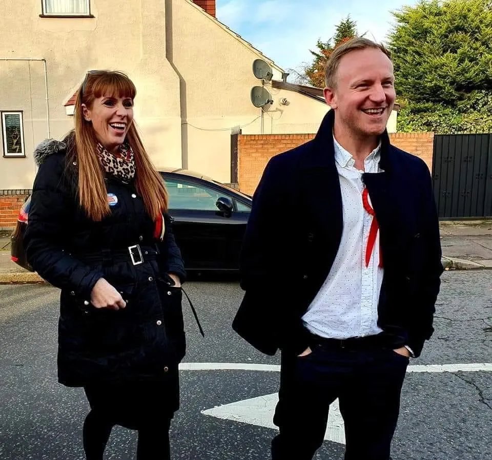 helen_spirit1's tweet photo. Hey @susannareid100 

If you’re going mention Matt Hancock’s affair &amp; state “social distancing can’t possibly be followed during an affair” please address the fact that Angela Rayner did the same when she began an affair with her married “campaign manager” in full lock down. https://t.co/47lTuATZhq