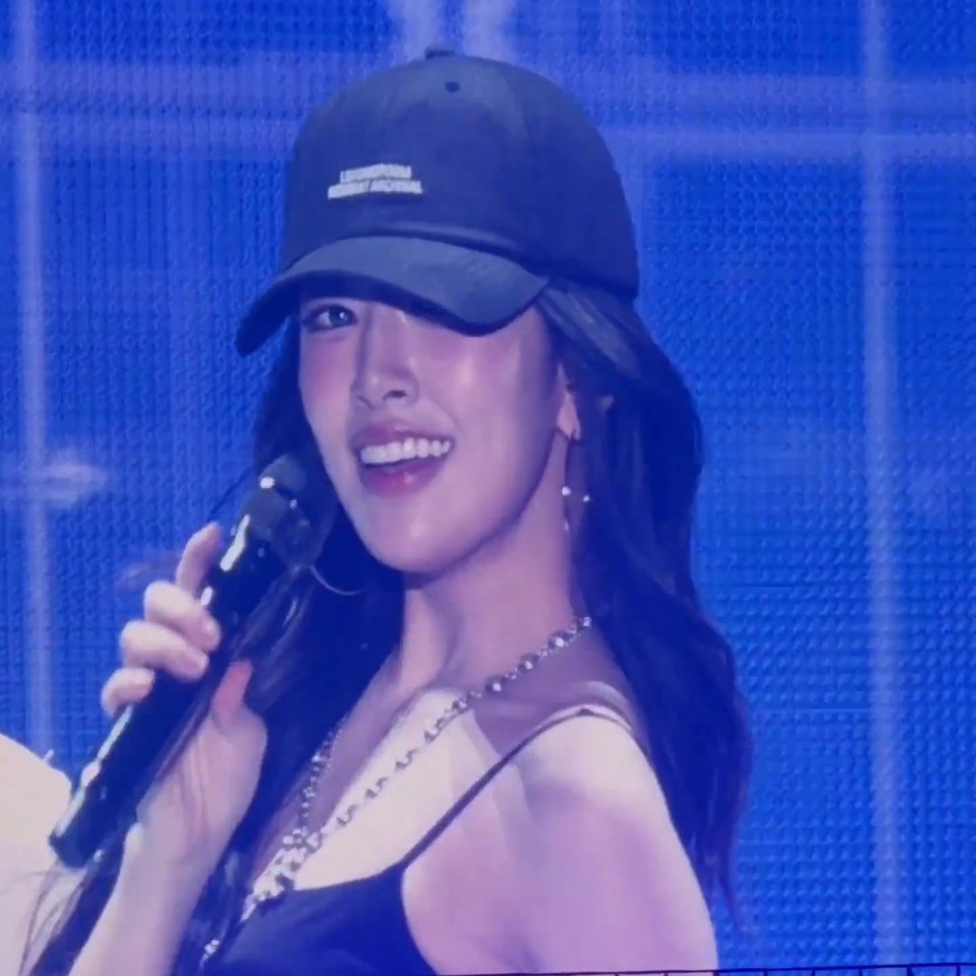 AnYuddaeng01's tweet photo. i imagine these two girls doing a unit performance together and covering the song My Ear's Candy (oh my goshh i feel like i'm going to pass out🫠🫠)

i think the audience will also faint when they see it😭 https://t.co/0GVTab02Ju