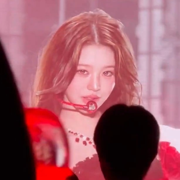 AnYuddaeng01's tweet photo. i imagine these two girls doing a unit performance together and covering the song My Ear's Candy (oh my goshh i feel like i'm going to pass out🫠🫠)

i think the audience will also faint when they see it😭 https://t.co/0GVTab02Ju