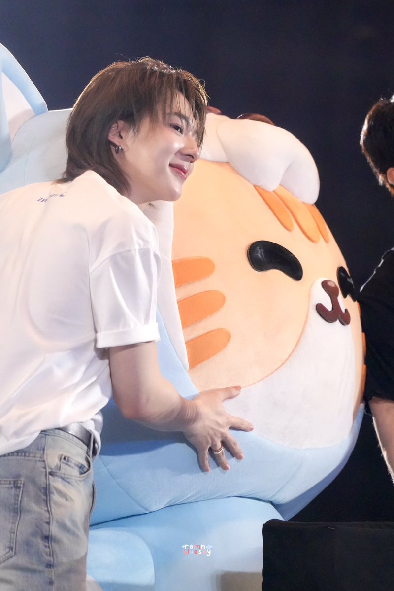 rainnbluesky tweet media