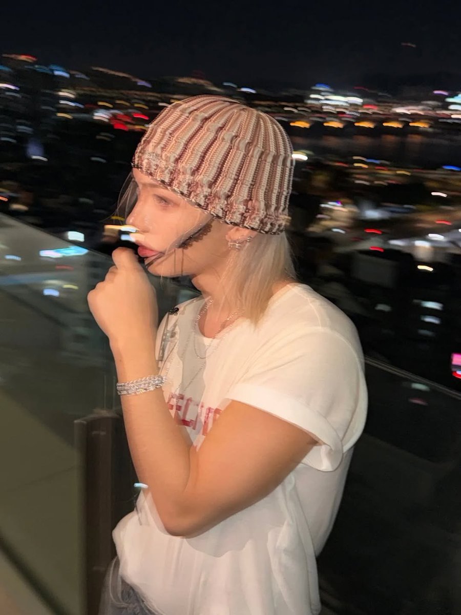 skzitaIia's tweet image. 📸 || STAY!

Aggiornamento di #Felix su #Instagram!
(@/yong.lixx)

“Ho bisogno di Atiissu 🤠🖤💛🩷
#ATiiSSU #FELIX #stay #ATiiSSUHEADWEAR #DESERTCOWBOY”

(1/5)

-marghe🌸