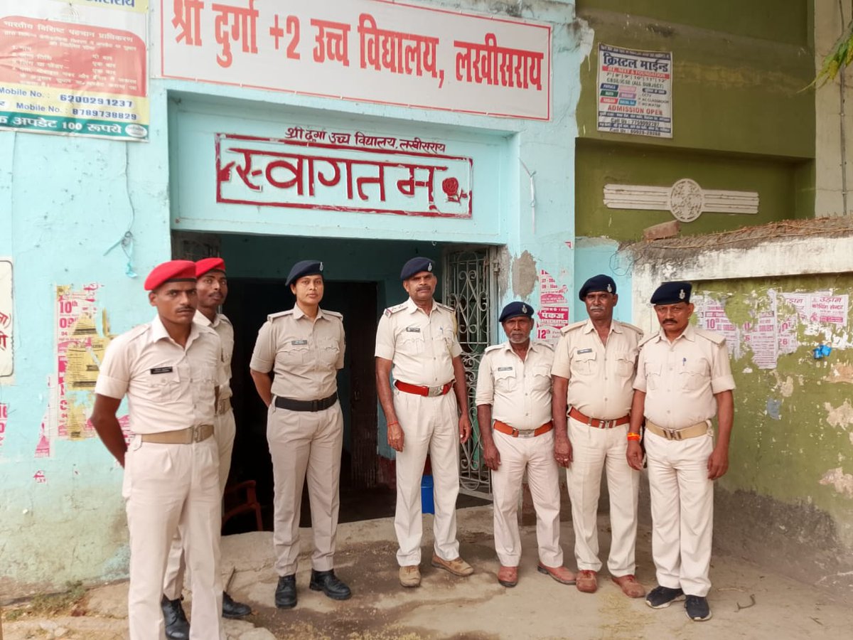 LakhisaraiP's tweet image. शांतिपूर्ण एवं कदाचारमुक्त सम्पन्न कराने हेतु पर्याप्त संख्या में पुलिस-बल तैनात हैं तथा वरीय पदाधिकारियों द्वारा सभी परीक्षा-केन्द्रों का निरीक्षण किया जा रहा है |
लखीसराय पुलिस आपकी सेवा में सदैव तत्पर.🚔(2/2)
#LawAndOrder #homedepartmentbihar #districtadministrationlakhisarai