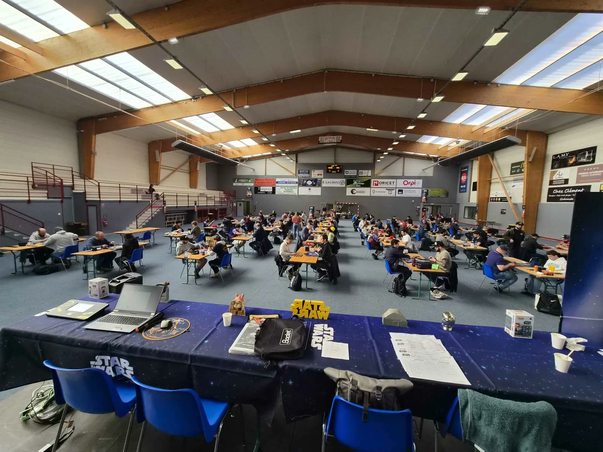 SWUnlimited_fr's tweet photo. Incroyable organisation pour le Planetary Qualifier #StarWarsUnlimited de Guérande ! et Bravo a FrenchPalpatine que toute la communauté adore! https://t.co/KK06XgfKs5