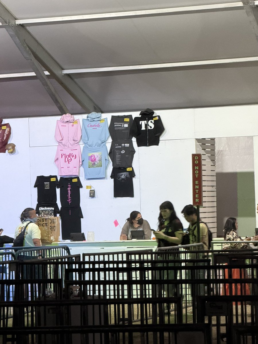 All of Taemin’s merch at Coachella sold out!!! 😭💕