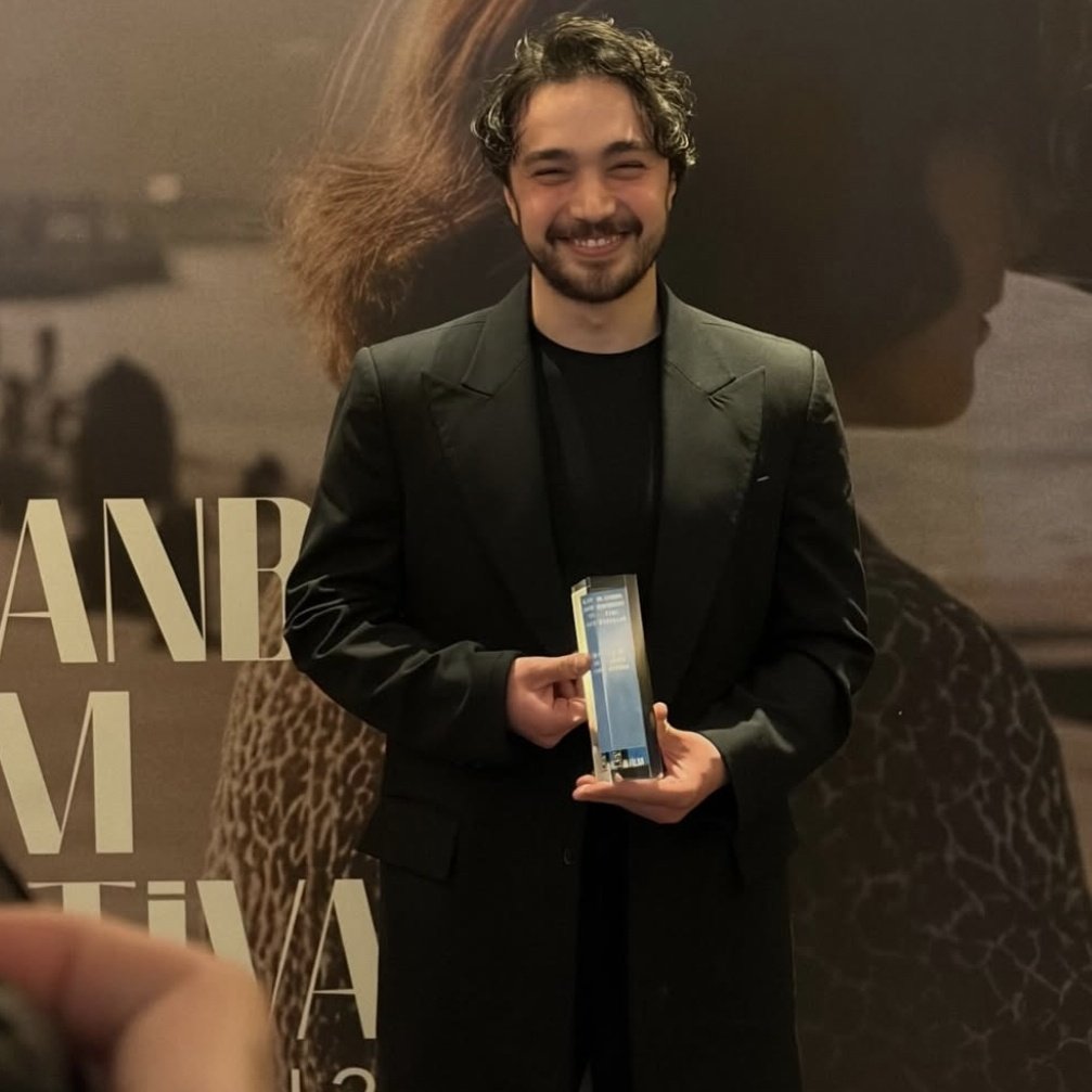 Turkish series & movies in Greek tweet media