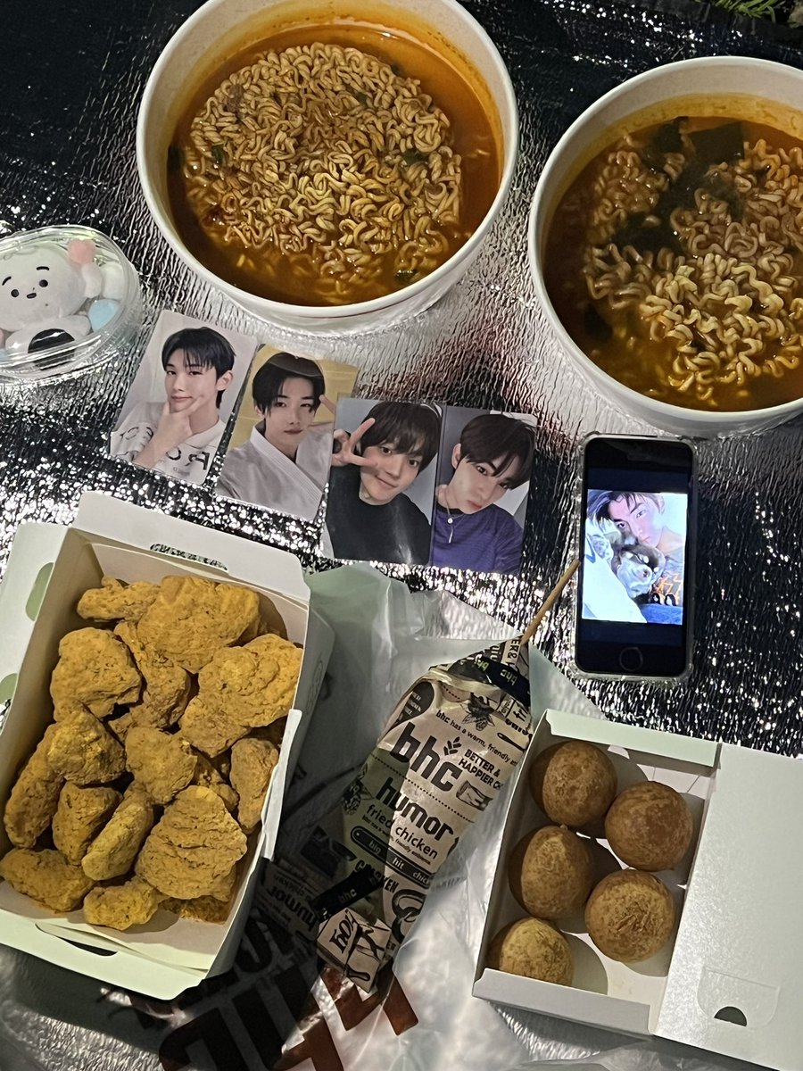 양화 한강공원 사람도 없고 날씨도 좋아서
배 터지게 먹고 누워있기 너무 좋아 🌿🤍