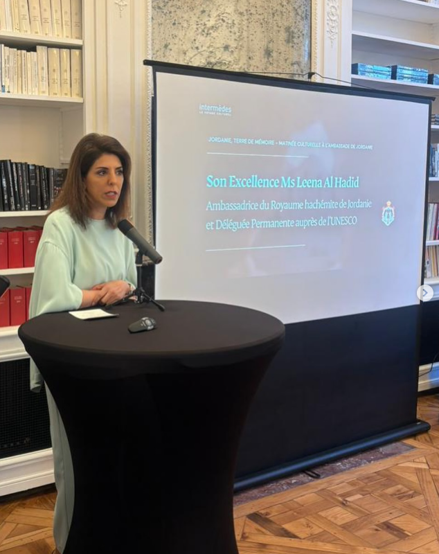 JordanEMBFR's tweet photo. 1 day ago • Visible to anyone on or off LinkedIn

⁨ قامت السفارة وبالتعاون مع شركة @intermèdes ، باستضافة فعالية مميزة بتاريخ 9 نيسان 2026، تهدف إلى الترويج للسياحة في المملكة 🇯🇴
شارك في الفعالية نحو 90 ضيفاً، حيث تم التعريف بما تزخر به المملكة من مقومات سياحية وثقافية فريدة.

كما أكدت سعادة السفيرة لينا الحديد على أن الأردن يرحب بالزوار من مختلف أنحاء العالم، ويتميز بمستوى عالٍ من الأمن والاستقرار رغم التحديات الإقليمية، مع جاهزية دائمة لاستقبال الوفود السياحية.

وأعرب السيد Hervé Lafont، رئيس شركة Intermèdes، عن تقديره للتعاون مع السفارة، مشيراً إلى توقعاته بانتعاش الحركة السياحية نحو الأردن خلال الفترة المقبلة.

وقدمت مي الشاعر مديرة وحدة الدول العربية في مركز التراث العالمي التابع لمنظمة اليونسكو عرضاً حول مواقع التراث العالمي في الأردن وأهمية السياحة المرتبطة بها.

كما استعرضت السيدة ماجدة معشر تطور الفن في الأردن، مسلطة الضوء على الفنانين الأردنيين والمشهد الثقافي المعاصر.

الأردن… وجهة تجمع بين التاريخ، الثقافة، والأصل 🇯🇴🇯🇴

L’ambassade a organisé une conférence le 9 avril 2026, en coopération avec @intermèdes Agence de Voyage Intermèdes – Le Voyage Culturel, visant à promouvoir le tourisme en Jordanie 🇯🇴

Près de 90 invités ont participé à cette rencontre, au cours de laquelle ont été présentés les richesses touristiques et culturels uniques du Royaume.

Son Excellence l’ambassadrice Mme @AlhadidLeena  a souligné que la Jordanie accueille chaleureusement des visiteurs du monde entier et se distingue par un haut niveau de sécurité et de stabilité malgré les défis régionaux.

Monsieur Hervé Lafont, président d’Intermèdes, a exprimé sa reconnaissance pour cette coopération avec l’ambassade, indiquant qu’il s’attend à une reprise du flux touristique vers la Jordanie dans la période à venir.

Madame May Al-Shaer, cheffe de l’unité des États arabes du Centre du patrimoine mondial de l’UNESCO, a présenté les sites jordaniens inscrits au patrimoine mondial et à souligné l’importance du tourisme qui leur est lié.

Madame @majidamouasher a également évoqué l’évolution de l’art en Jordanie, mettant en lumière les artistes jordaniens ainsi que la scène culturelle contemporaine.

La Jordanie… une destination où se rencontrent histoire, culture et authenticité 🇯🇴🇯🇴

#amman #visit #jordanie 
#visitjordan⁩ #tourisme #jordan
