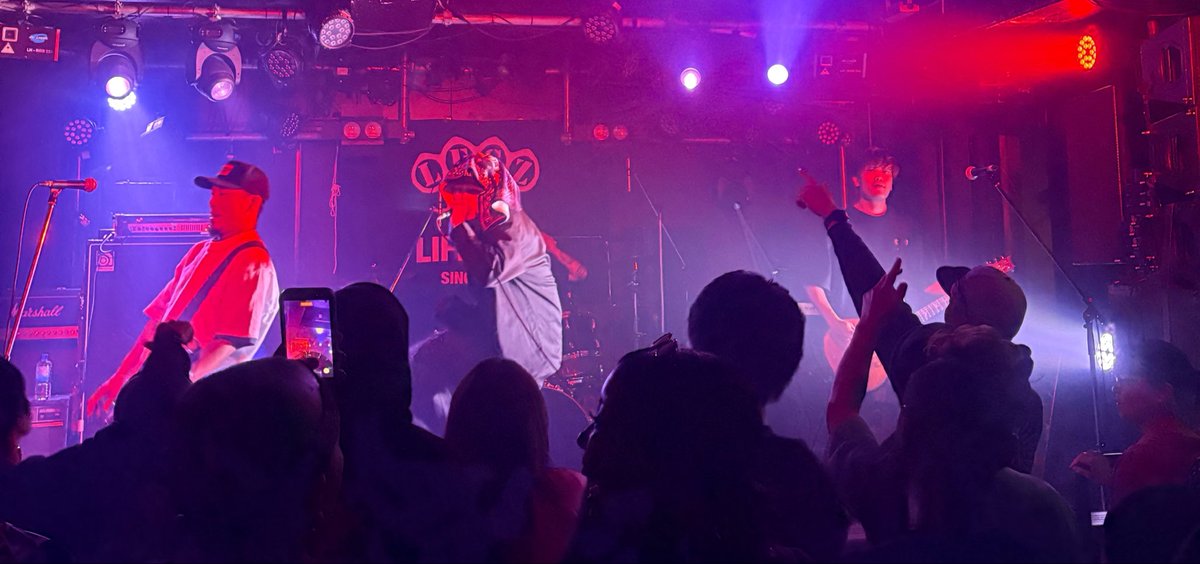 suzaku13Connect's tweet photo. 4月19日新宿science 
LIFE SIZE VOL.34
STANDZ さん
15周年記念おめでとう御座います㊗️
初ライブはめちゃ喰らいました🔥🔥🔥

記念すべき熱いパーティーにご一緒させていただき最高でした🔥🙇
STANDZのライブ、、、
熱かった。。。😎🔥🔥🔥🔥🔥 https://t.co/ekCDoVFrk3