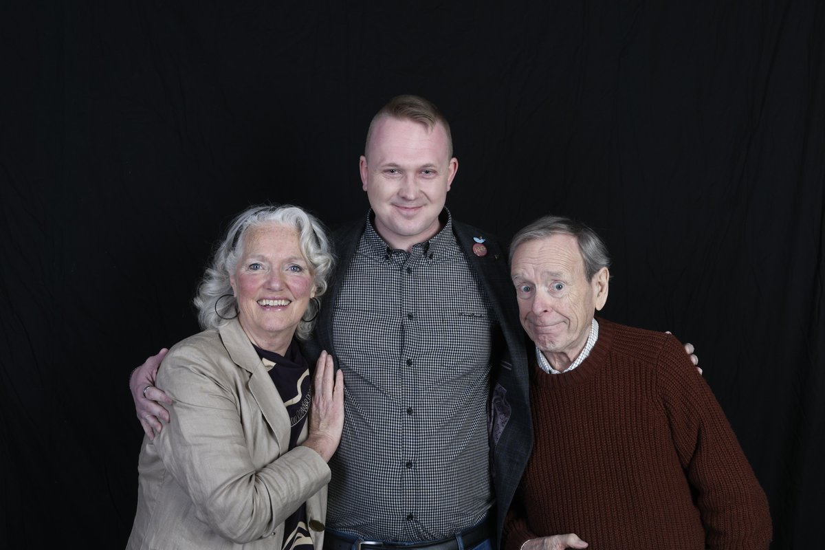 Jonathan tweet media