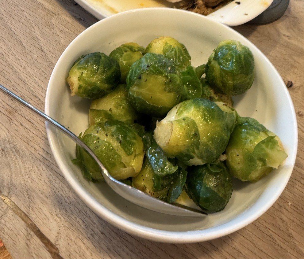 chntmos's tweet image. Celebrate [节日名称] with our limited-edition Festive Feast!  Savory roasted turkey, spiced cranberry sauce, creamy mashed potatoes u0026 warm apple pie. Grab yours before it’s gone—available only this week! #HolidayTreats #LimitedTimeOffer