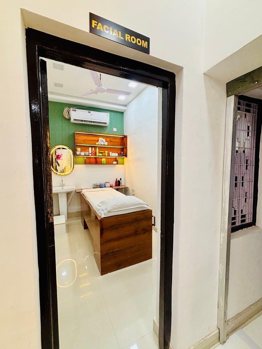 monalisa_spa's tweet image. नया स्टूडियो ✨ नया लुक 💫 और वही आपका अटूट भरोसा ❤️

अब आपका अपना “Sandeep Singh Makeup Expert” स्टूडियो पूरी तरह से तैयार है — और इस बार पहले से भी ज्यादा लक्सुरियस, क्लासी और कम्फर्टेबल! 🏰💄

 #NewStudio #LuxuryExperience #InteriorGoals #MakeupArtist #GlowUp