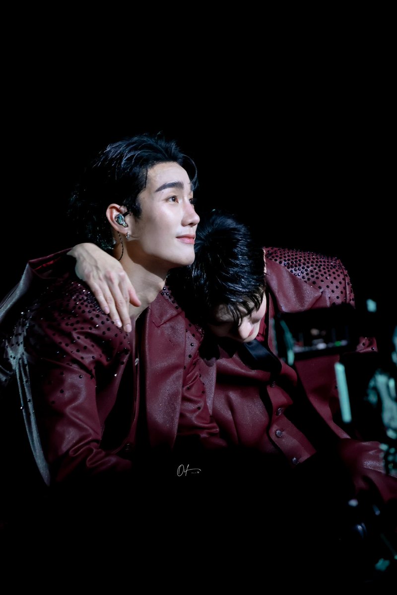 Safe zone ของบุ๊ค คือตี๋คนนี้มาตลอด 😉

#ForceBookFanconD1
#fforce_ <a href="/fforcejs/">อตฟกล้ามใหญ่ใจปุ้กปิ้ก</a>  
#kasibook <a href="/kasibook/">กษิบ๊อง (ปลูกผลเขือเทศ)</a>   
𓏔 𓈒 #OilATPic