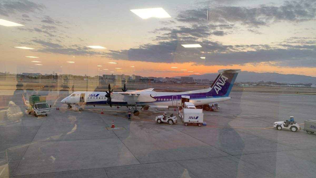 flyyukiAIR's tweet photo. NH426 福岡▶︎伊丹 JA851A

ボンQの初号機に搭乗 中々の搭乗率でした。 https://t.co/ccFuXgZdeh