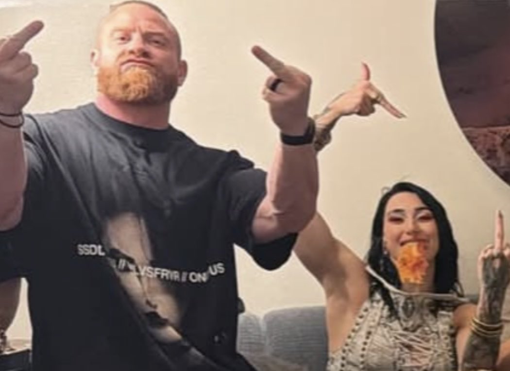 c3690459's tweet photo. Soulmates🇦🇺🔥🖤🖕🖕
@SNM_Buddy https://t.co/WlSpRV2olM