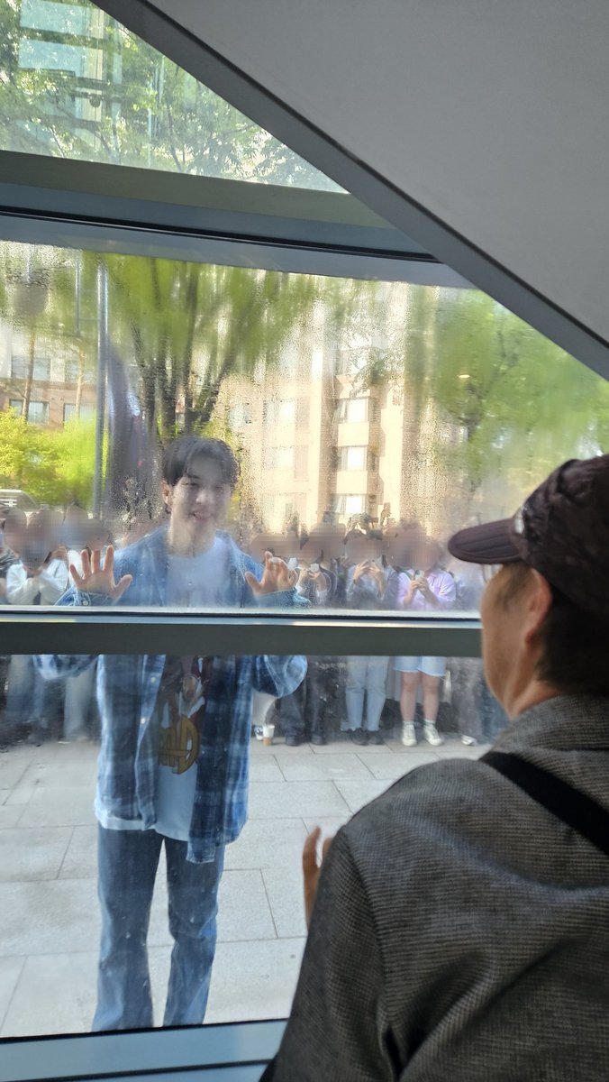 o0o_dduk's tweet photo. 안에 울할머니가 계셨었어요....🥹💕
지금도 회승이 이쁘다고 계속 얘기중이심ㅋㅋㅋㅋㅋㅋ https://t.co/ndaKsMkbaj