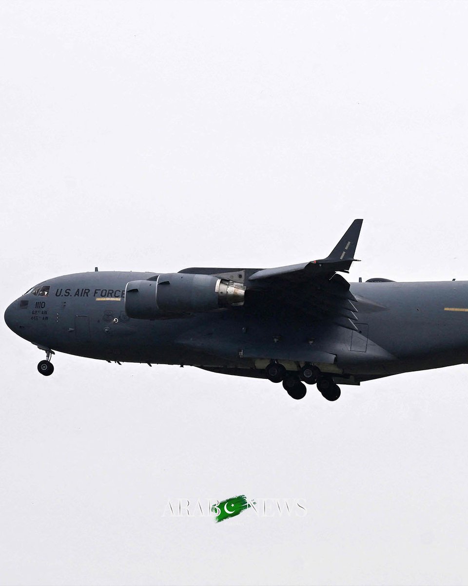 arabnewspk's tweet image. #PHOTOS: US Air Force Boeing C-17 Globemaster III transport aircraft prepares to land at Nur Khan Airbase in Rawalpindi, Pakistan, on April 20, 2026, ahead of expected US-Iran negotiations, as uncertainty surrounds Tehran’s participation. arab.news/c7qku

Photos via