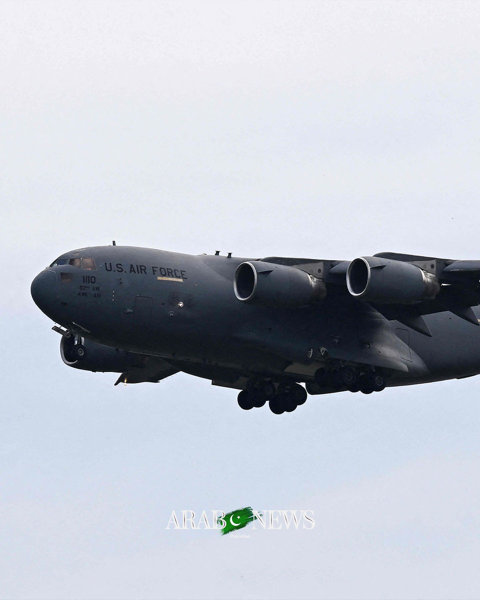 arabnewspk's tweet image. #PHOTOS: US Air Force Boeing C-17 Globemaster III transport aircraft prepares to land at Nur Khan Airbase in Rawalpindi, Pakistan, on April 20, 2026, ahead of expected US-Iran negotiations, as uncertainty surrounds Tehran’s participation. arab.news/c7qku

Photos via