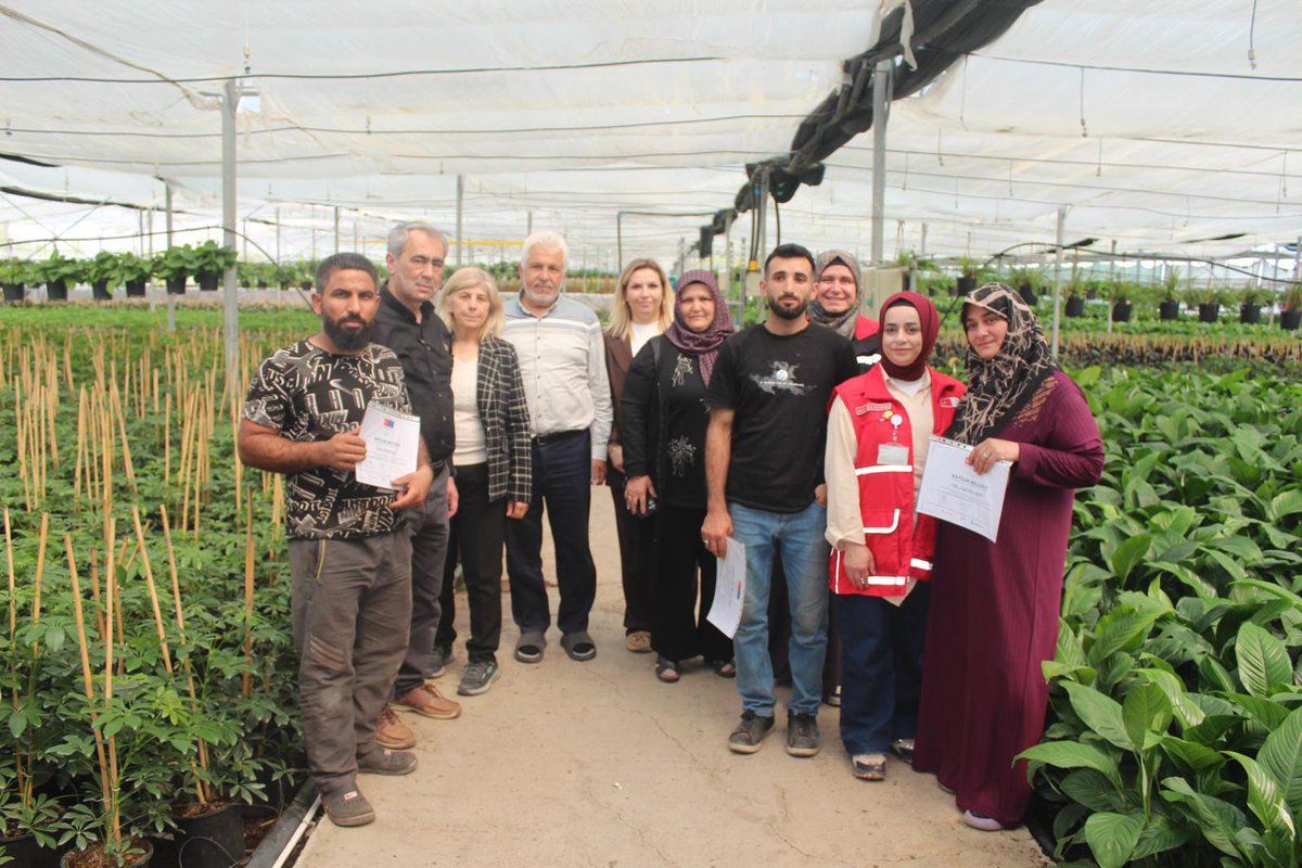 KizilayTM's tweet photo. #Adana Toplum Merkezi olarak, #INSURE Projesi kapsamında Adana Tarım ve Orman İl Müdürlüğü ve UNDP destekleriyle "Örtü Altı Süs Bitkileri Yetiştiriciliği Kursu"muzu tamamladık. https://t.co/zfURA616PM