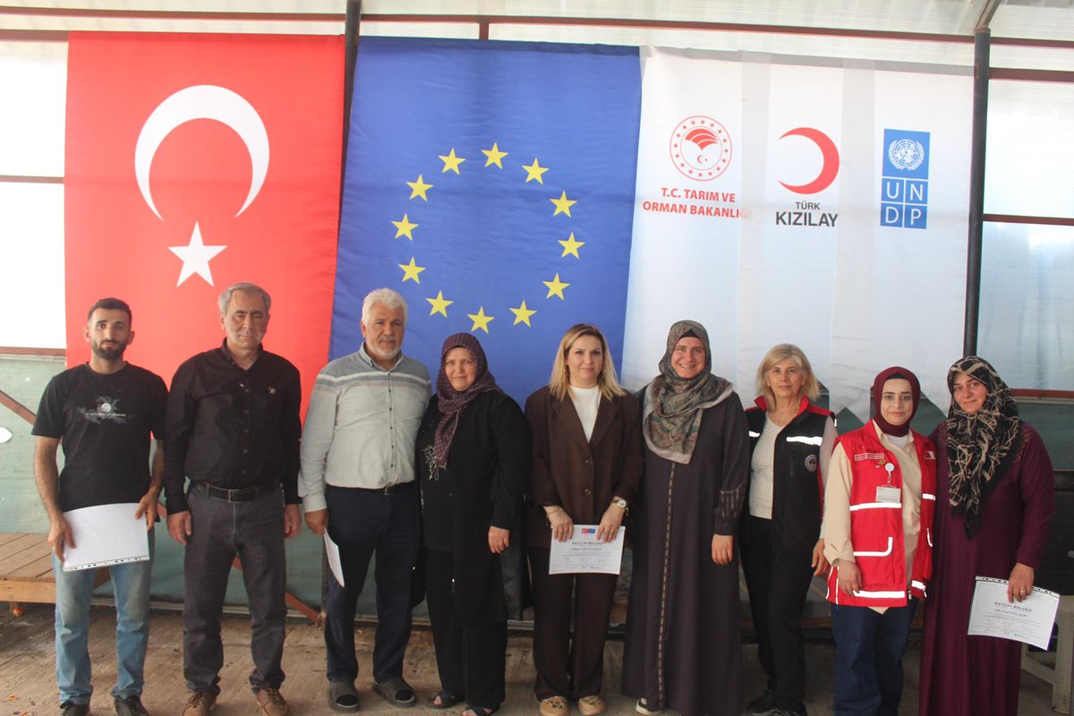 KizilayTM's tweet photo. #Adana Toplum Merkezi olarak, #INSURE Projesi kapsamında Adana Tarım ve Orman İl Müdürlüğü ve UNDP destekleriyle "Örtü Altı Süs Bitkileri Yetiştiriciliği Kursu"muzu tamamladık. https://t.co/zfURA616PM