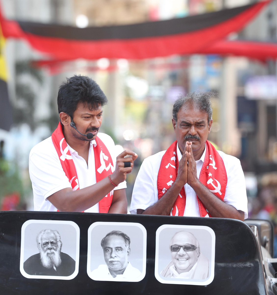 Udhaystalin's tweet photo. மதச்சார்பற்ற முற்போக்கு கூட்டணியில் திருவொற்றியூர் தொகுதியில் போட்டியிடும் மார்க்சிஸ்ட் கம்யூனிஸ்ட் கட்சியின் வெற்றி வேட்பாளர் தோழர் சுந்தர்ராஜன் அவர்களை ஆதரித்து இன்றைய தினம் வாக்கு சேகரித்தோம்.

தமிழ்நாட்டிற்கு  நிதி நெருக்கடி கொடுத்து நம் மாநில வளர்ச்சியை தடுக்கும் பாசிசவாதிகளின் சதிகளையும் அவர்களுக்கு துணை போகும் தமிழ்நாட்டு அடிமைகளின் துரோகங்களையும் எடுத்துரைத்தோம்.

#NDA எனும் மக்கள் விரோத அடிமை கூட்டணியை வீழ்த்தி  கொள்கை கூட்டணியான மதச்சார்பற்ற முற்போக்கு கூட்டணியை வெல்ல செய்வோம்.

#DMK4TN #VoteForDMK #ஸ்டாலின்_தொடரட்டும்‌ #தமிழ்நாடு_வெல்லட்டும்