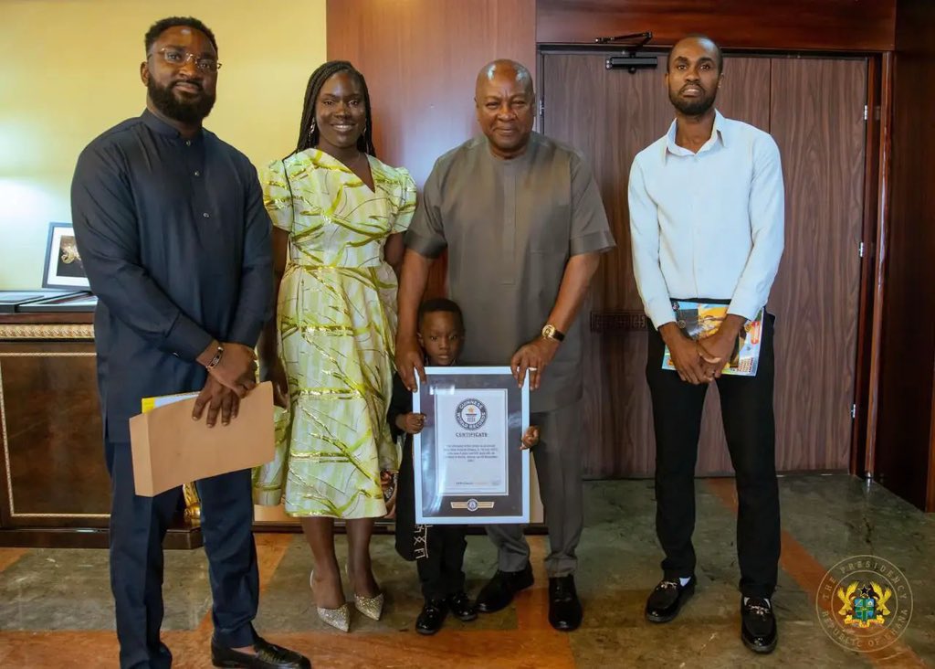 SIKAOFFICIAL1's tweet image. Ace-Liam Nana Sam Ankrah, the youngest Ghanaian to achieve the Guinness World Record, paid a courtesy visit to President John Dramani Mahama at the Jubilee House to present his citation. 

At just 1 year and 152 days old, Ace-Liam made history as the youngest male artist in the
