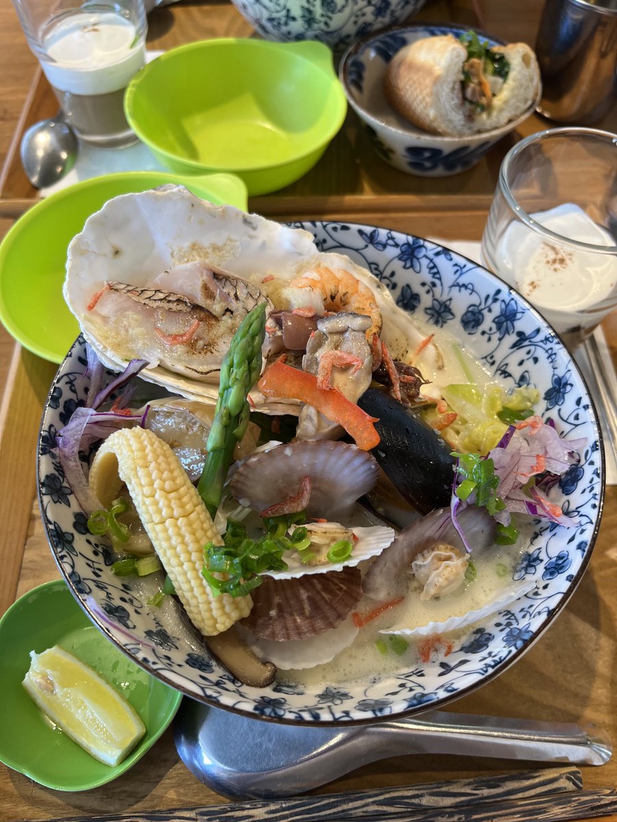 昨夜の晩ご飯はハンガリータイガーで
今日のおひるはココナッツジンジャースープの海鮮フォー
🐷🐷🐷